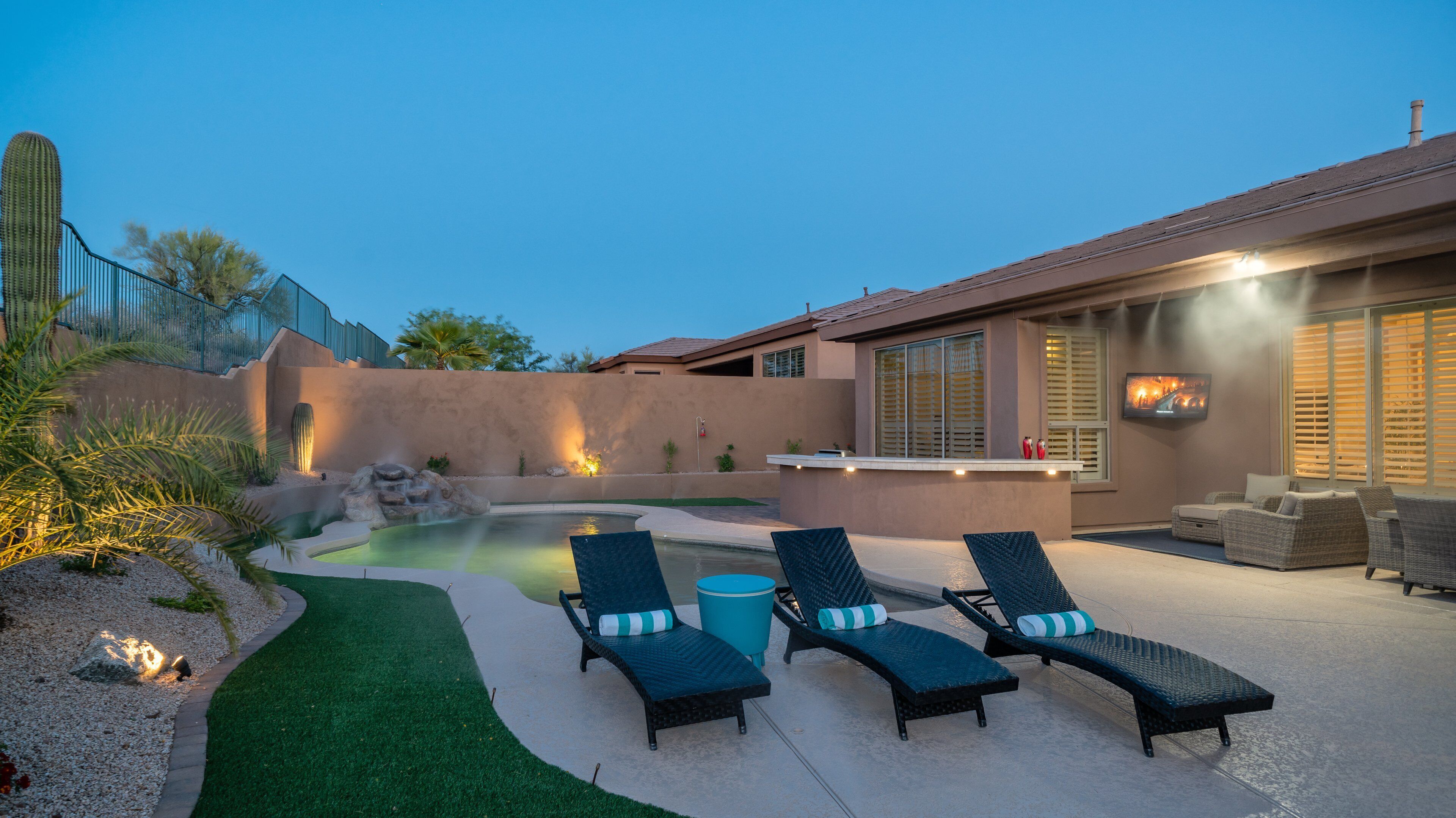 حمّام سباحة مُدفَّأ