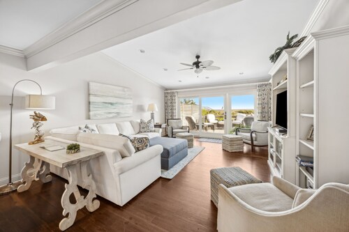 Oceanfront Pet-Friendly Retreat w/ Private Courtyard