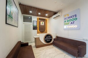 Reception - Treebo Shridhar Stay, 2.6 Km From Indore Junction (Indore)