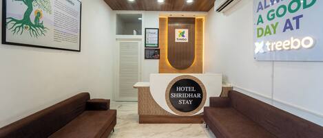 ฝ่ายต้อนรับ