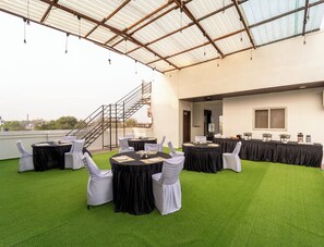 Dining - Treebo Shridhar Stay, 2.6 Km From Indore Junction (Indore)