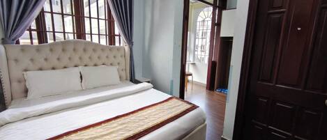 Blackout curtains, soundproofing, iron/ironing board, free WiFi