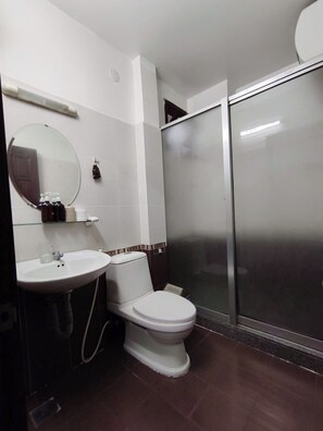 Hair dryer, slippers, towels, soap - The Cloud Hotel (Thanh Pho Da Lat)