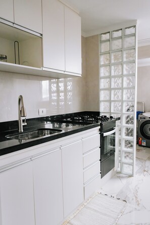 Fridge, microwave, oven, stovetop - Terrific 2-bedroom apartment in São Paulo for a relaxing stay (São Paulo)