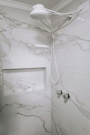 Shower, hair dryer, towels, soap - Terrific 2-bedroom apartment in São Paulo for a relaxing stay (São Paulo)