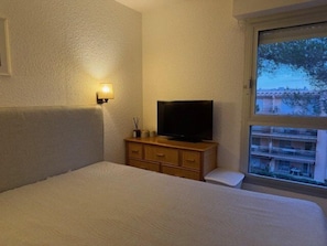 Free WiFi - Amirauté la Faviere proche plages T2 climatisé (BORMES LES MIMOSAS)