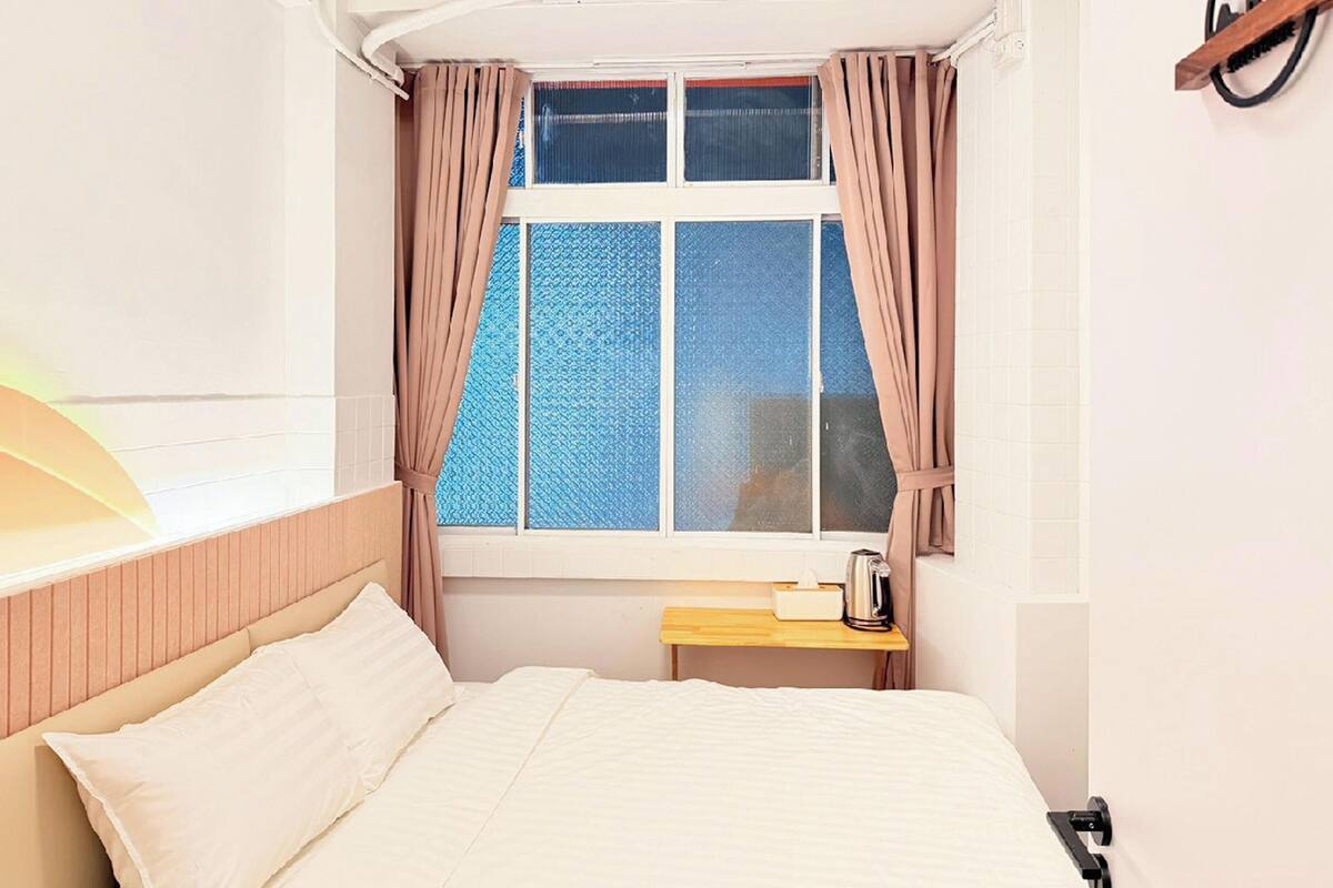 Basic-Haus, Stadtblick | Verdunkelungsvorhänge, kostenloses WLAN, Bettwäsche