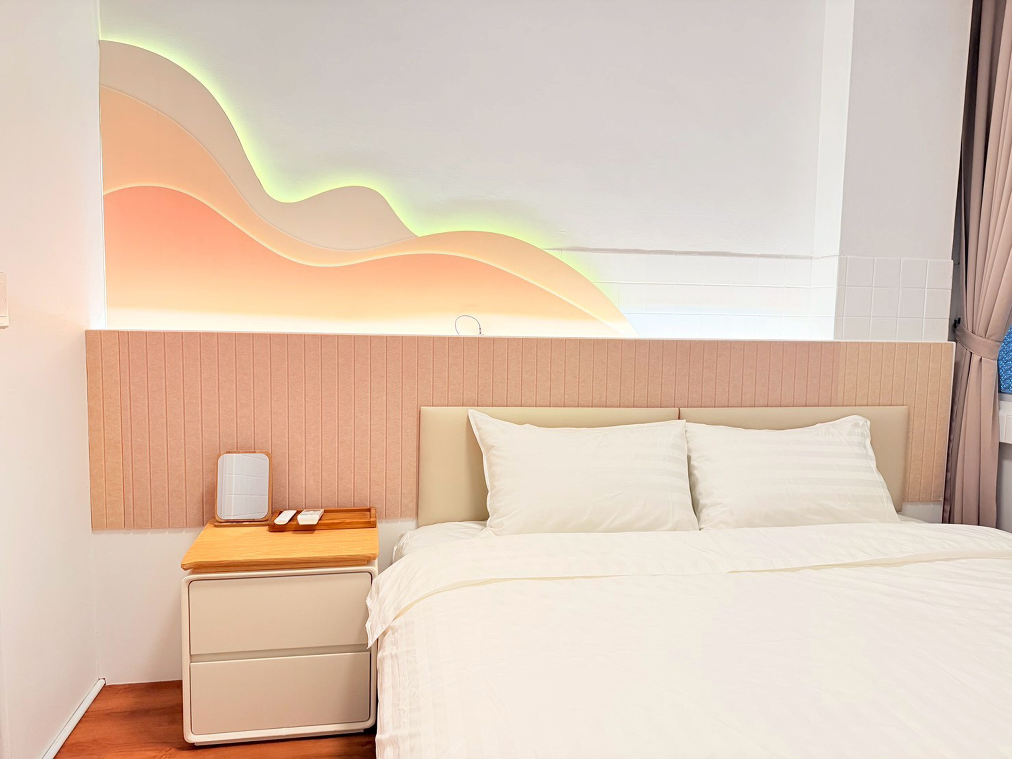 Basic-Doppelzimmer, Stadtblick | Verdunkelungsvorhänge, kostenloses WLAN, Bettwäsche