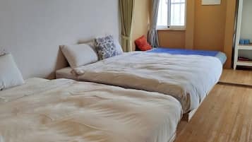 Blackout curtains, free WiFi