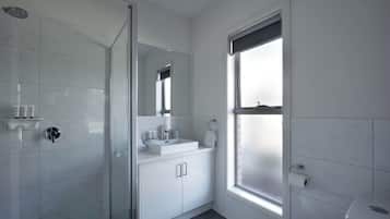 Shower, hair dryer, towels, shampoo