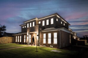 Exterior - Luxury Pet-Friendly 4BR Home, Walk to Beach (Capel Sound)