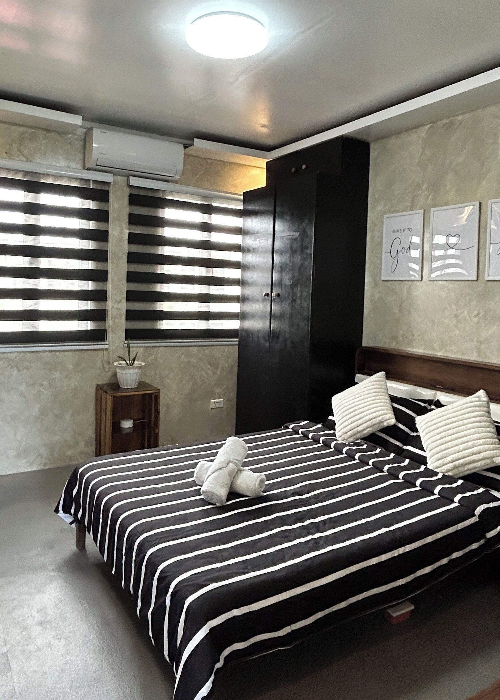 1 bedroom, iron/ironing board, WiFi, bed sheets