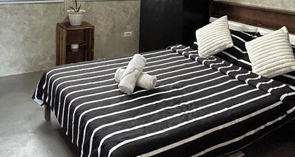 Cozy 1-Bedroom Townhouse with AC, Kitchen & Pool Access Near Malls in Dasmarinas