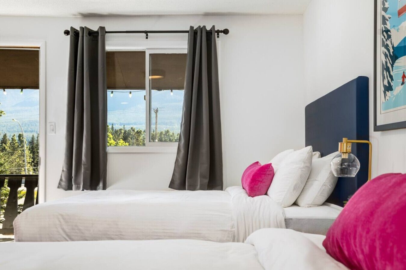 Tabla de planchar con plancha, wifi gratis y ropa de cama 