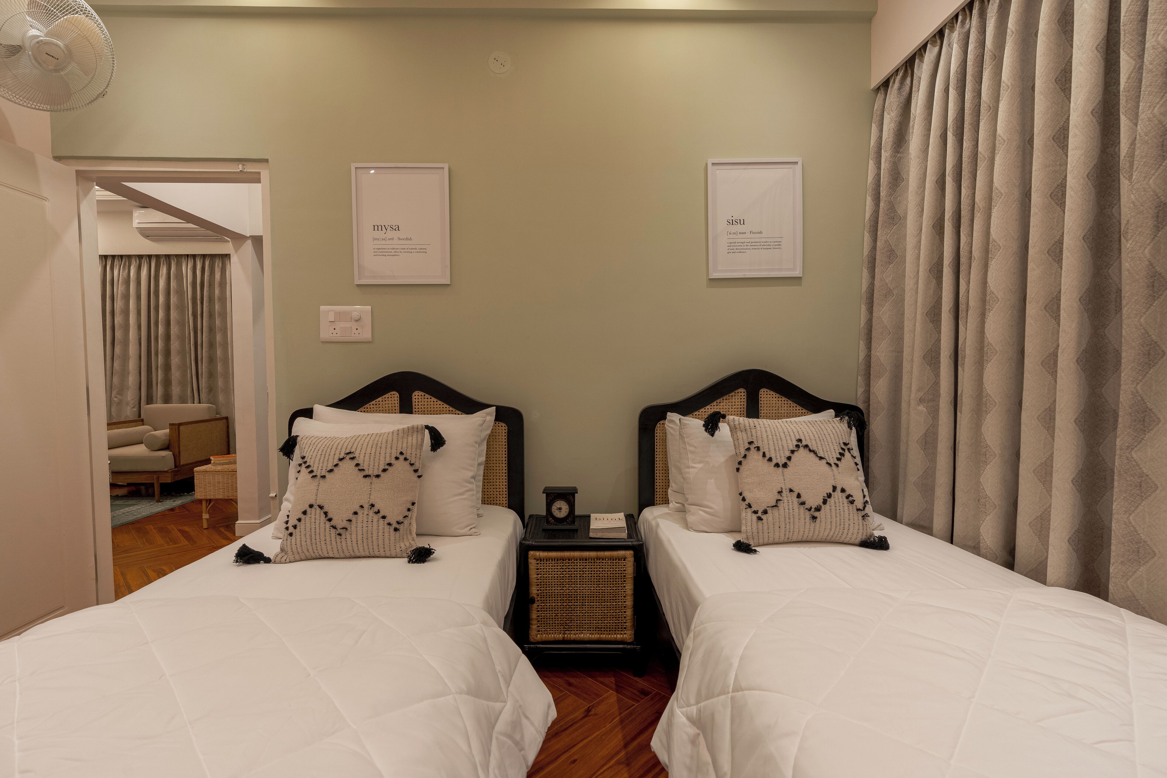 Scandinavian APT with a Twin Bed 101 | Laptop workspace, iron/ironing board, free WiFi