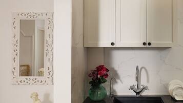 Victorian Style APT w/Balc 103 | Interior