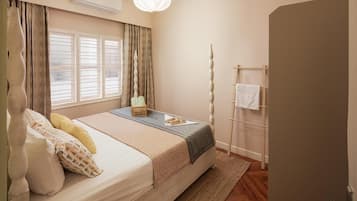 Laptop workspace, iron/ironing board, free WiFi