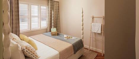 Ruang kerja ramah laptop, setrika/meja setrika, dan Wi-Fi gratis