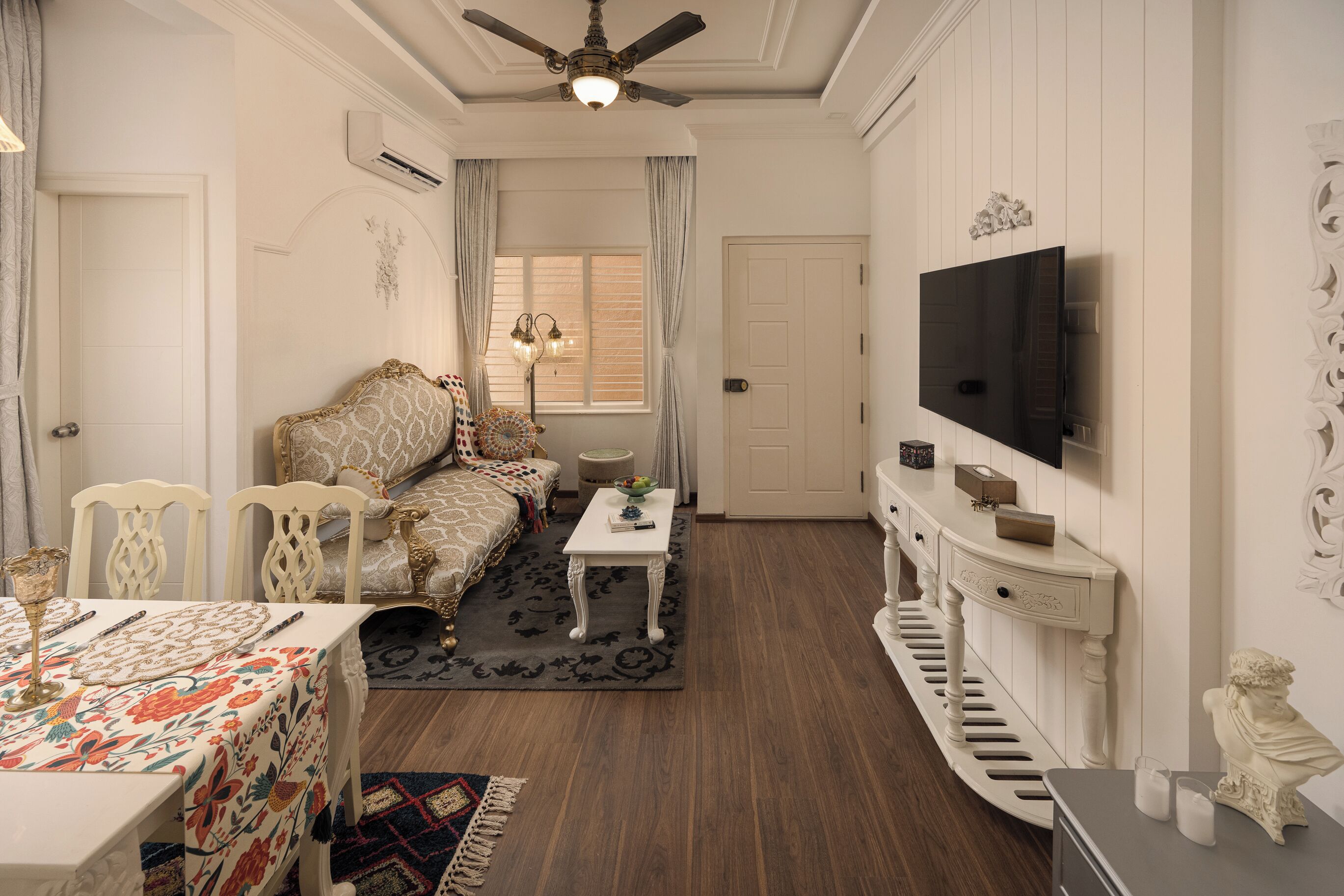 スーペリア アパートメント パティオ シティビュー | リビング エリア