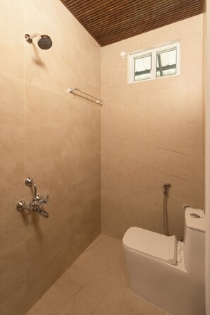 Comfort villa, uitzicht op bergen | Badkamer | Handdoeken, zeep, shampoo