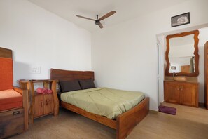 Comfort villa, uitzicht op bergen | Een kluis op de kamer, een laptopwerkplek, geluiddichte muren