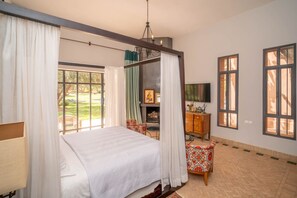 5 bedrooms, iron/ironing board, WiFi, bed sheets - Luxury 5BR DarJ Marrakech: Pool, Chef, Butler. Near Golfs & 10km Center (Marrakesh)