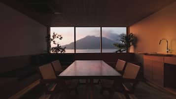 Deluxe Quadruple Room, Ocean View (U) | Dining