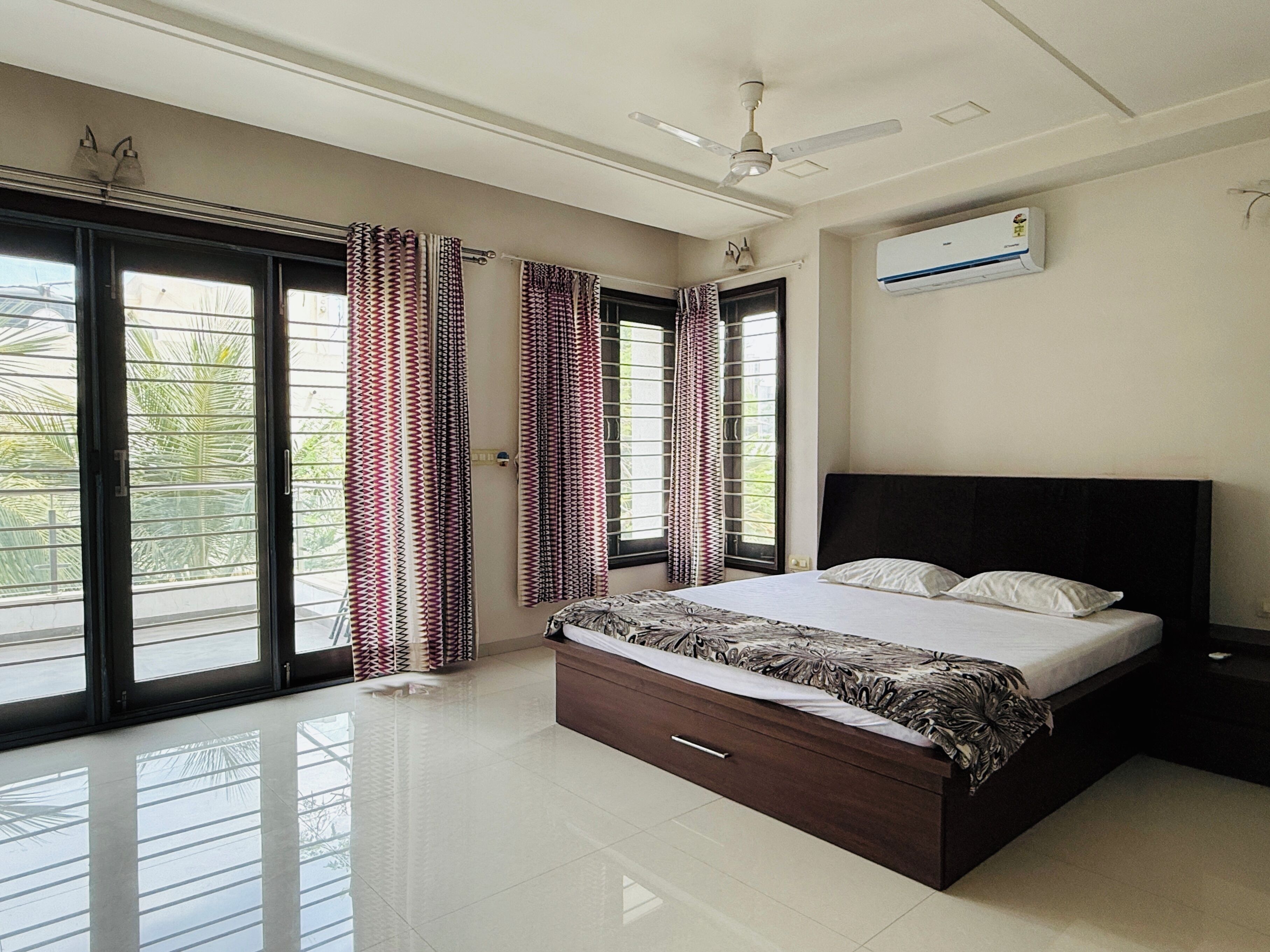3 bedrooms, desk, iron/ironing board, free WiFi