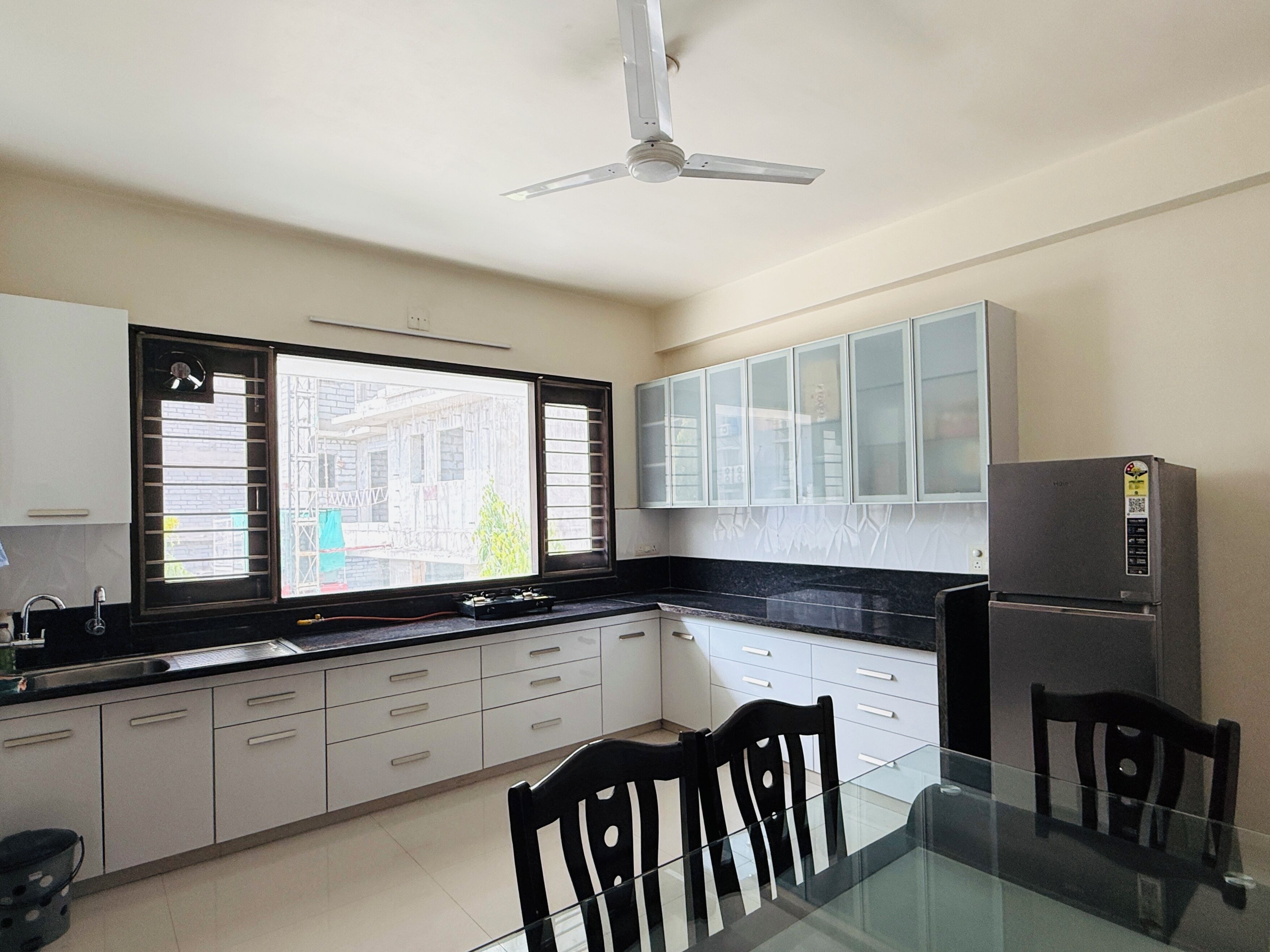 Fridge, microwave, stovetop, electric kettle