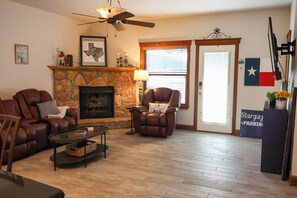 Älytelevisio, kirjoja, musiikkikirjasto, stereot