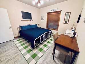 2 bedrooms, desk, travel cot, free WiFi - Bring Your Boat! Rocker B-Hell’s Gate-Cliffs + washer-dryer-Sportsman’s World (Strawn)