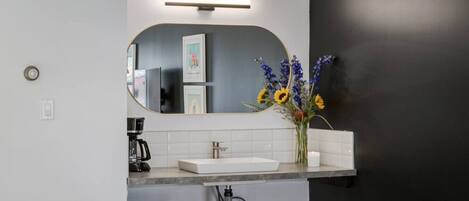 Fer et planche à repasser, Wi-Fi gratuit, draps fournis