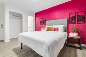 Silitysrauta/-lauta, ilmainen Wi-Fi, vuodevaatteet