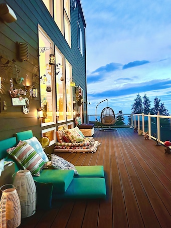 Terrace/patio. Boreal Sunset Flower Room