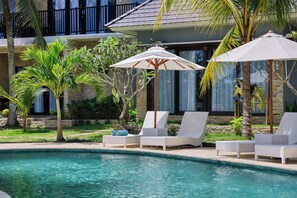 Outdoor pool - Kelingking Mesari Villa & Spa (Penida Island)