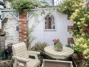 Outdoor dining - 1 bedroom accommodation in Beer (Beer)