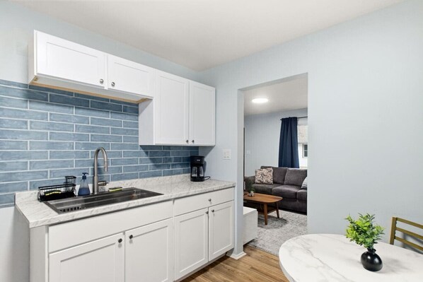 Frigorífic, microones, forn i placa de cuina