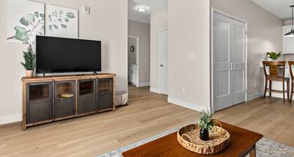 Spacious Apartment Right Off Highway 74