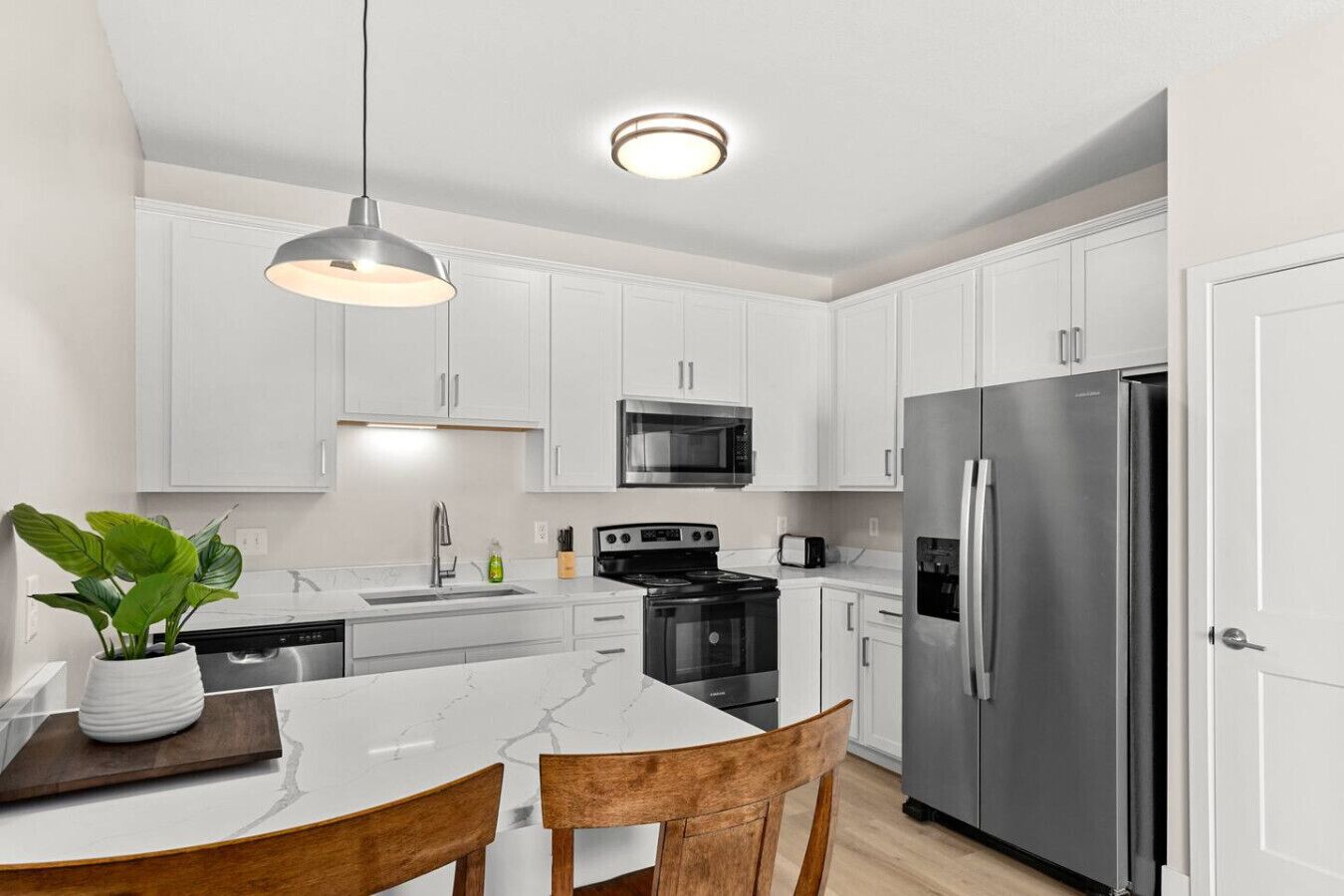 Frigorífic, microones, forn i placa de cuina 