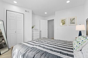 1 habitación, tabla de planchar con plancha, wifi y ropa de cama 