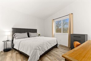 Bureau, fer et planche à repasser, Wi-Fi, draps fournis