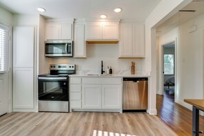 Fridge, microwave, stovetop, dishwasher