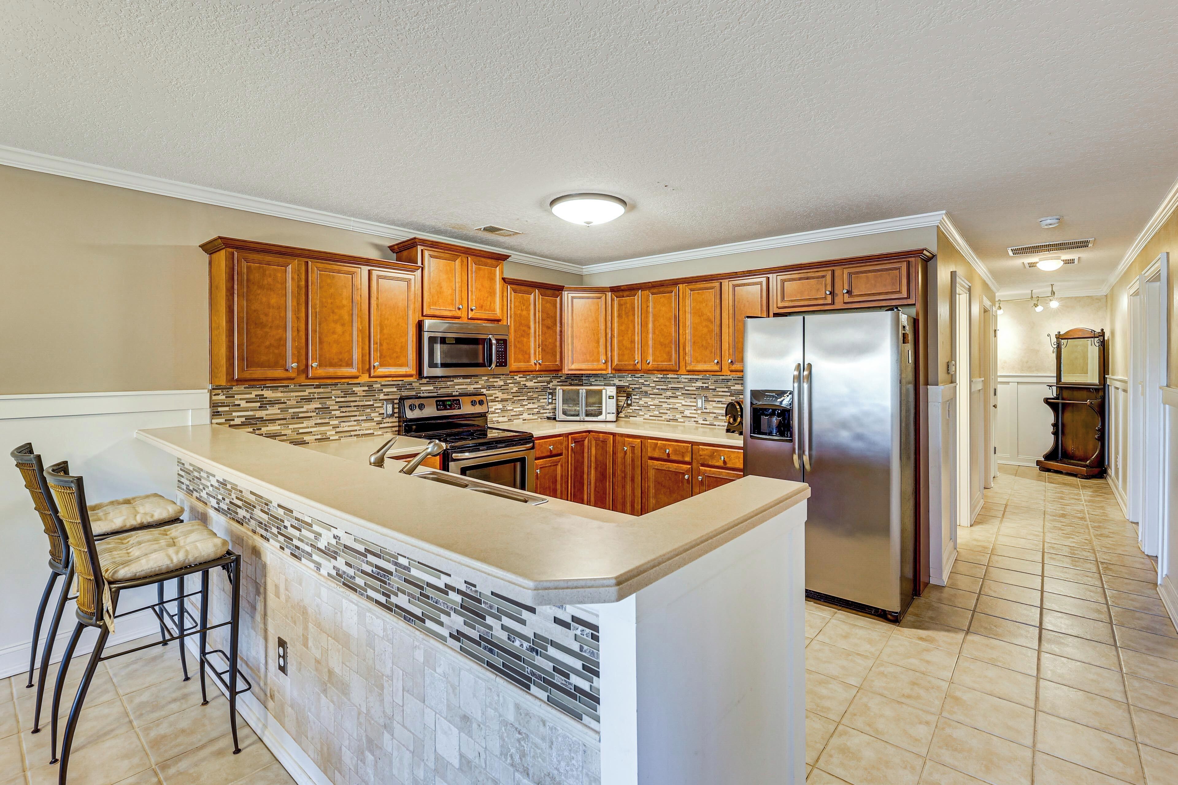 Fridge, microwave, stovetop, dishwasher