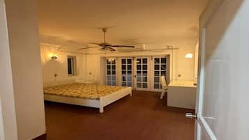 4 bedrooms, iron/ironing board, WiFi, wheelchair access