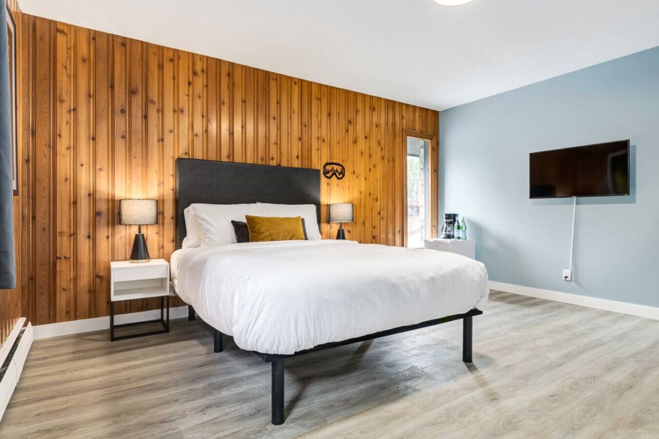 Een strijkplank/strijkijzer, gratis wifi, beddengoed