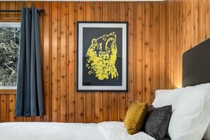 Tabla de planchar con plancha, wifi gratis y ropa de cama 