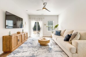 TV, books - Near Golf Courses: Family Home in Ocean Isle Beach (Ocean Isle Beach)