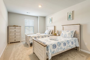 4 bedrooms, desk, iron/ironing board, travel cot - Near Golf Courses: Family Home in Ocean Isle Beach (Ocean Isle Beach)