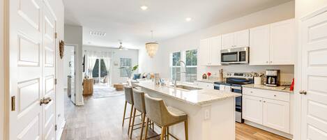 Fridge, microwave, stovetop, dishwasher