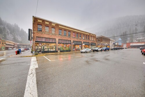 Great for Skiing & Biking! Cozy Dtwn Wallace Condo